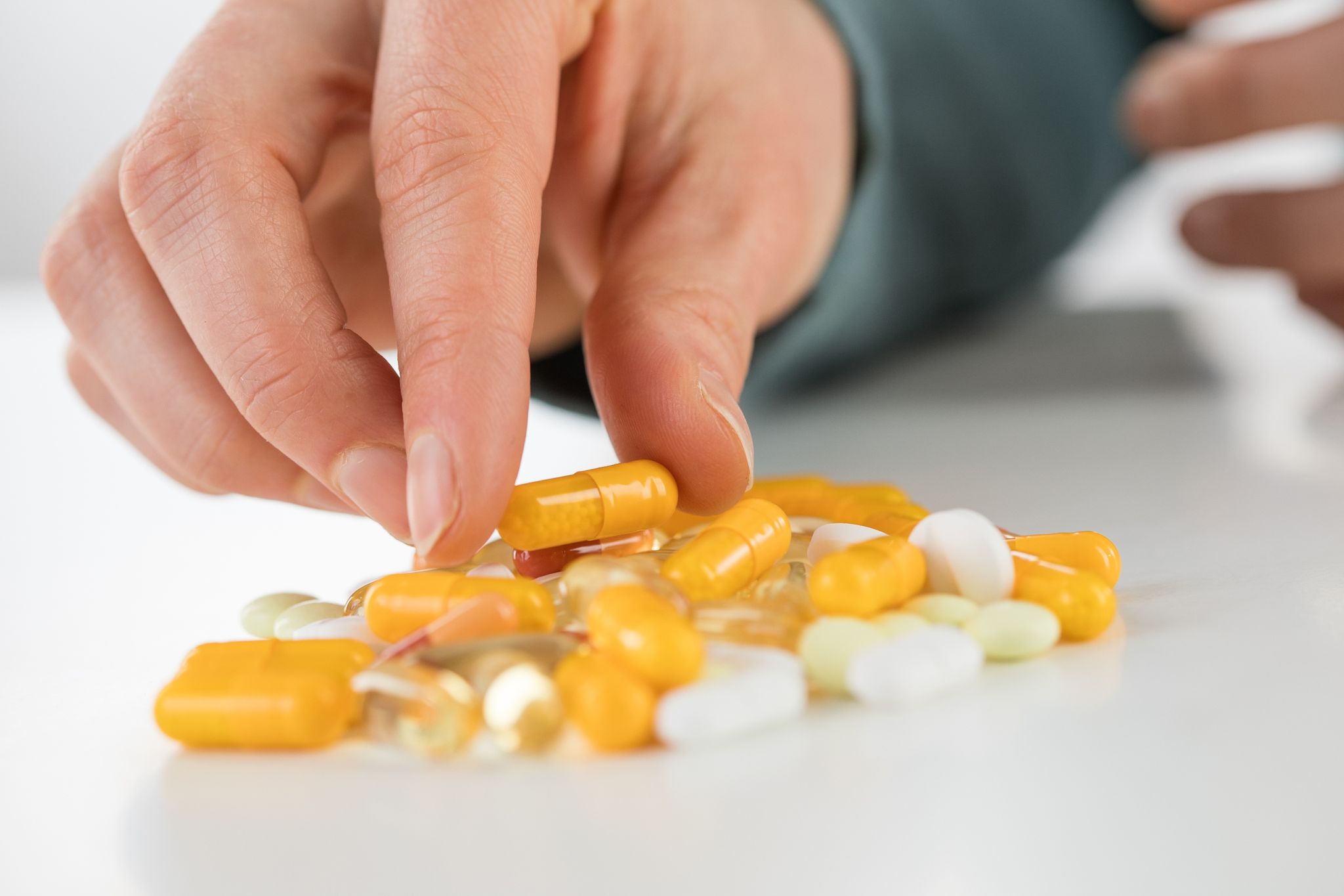 In Deutschland hergestellt? Verbraucherschützer raten bei solchen Angaben auf Nahrungsergänzungsmitteln zu Skepsis.