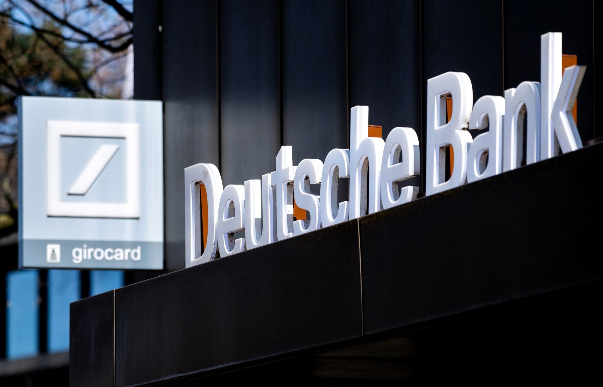 Eine Filiale der Deutschen Bank. Das Filialsterben der Banken in Deutschland geht weiter.