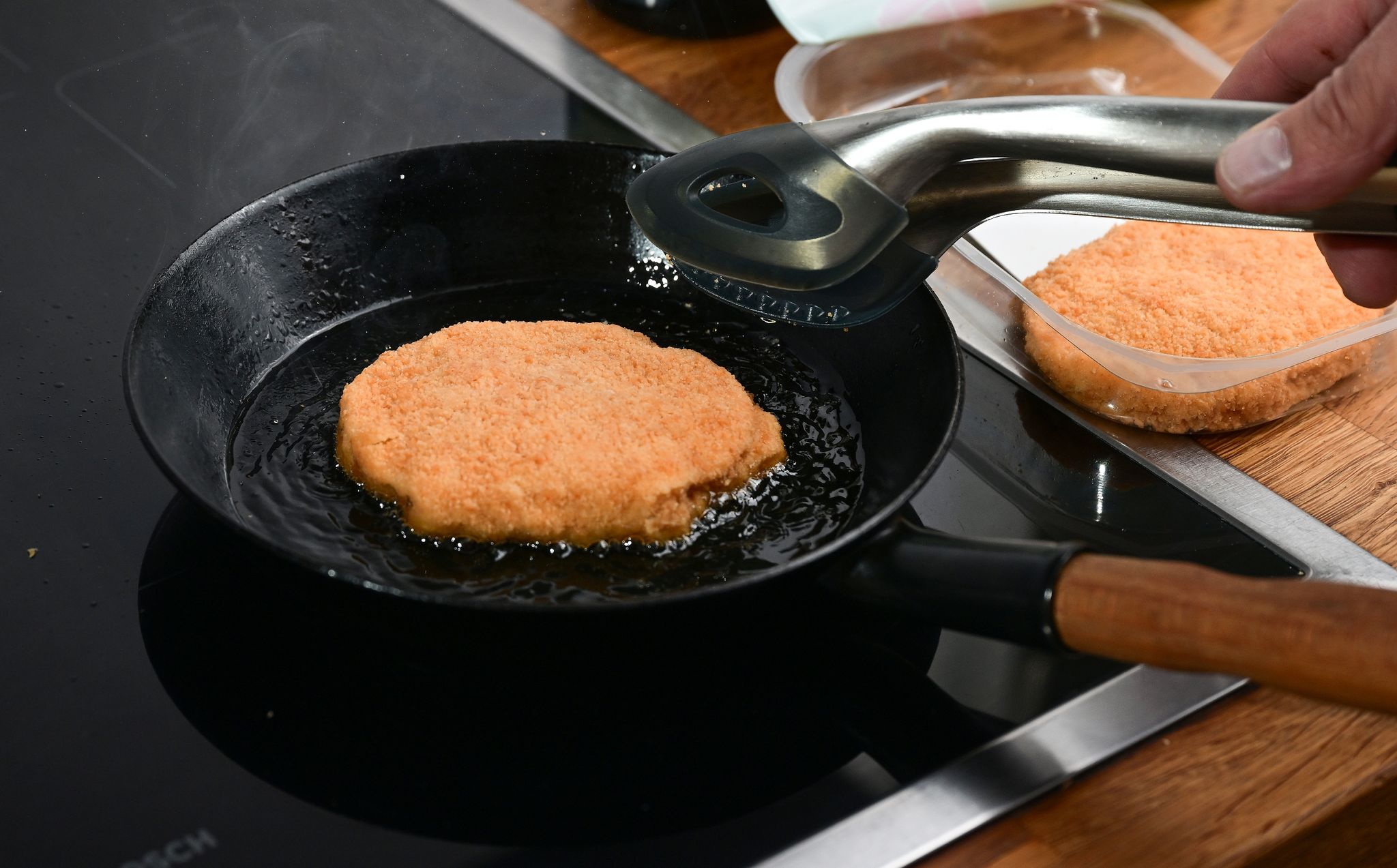 Veganes Cordon Bleu: Verbraucherinnen und Verbrauchern steht mittlerweile ein großes Sortiment an Fleischersatzprodukten zur Verfügung.