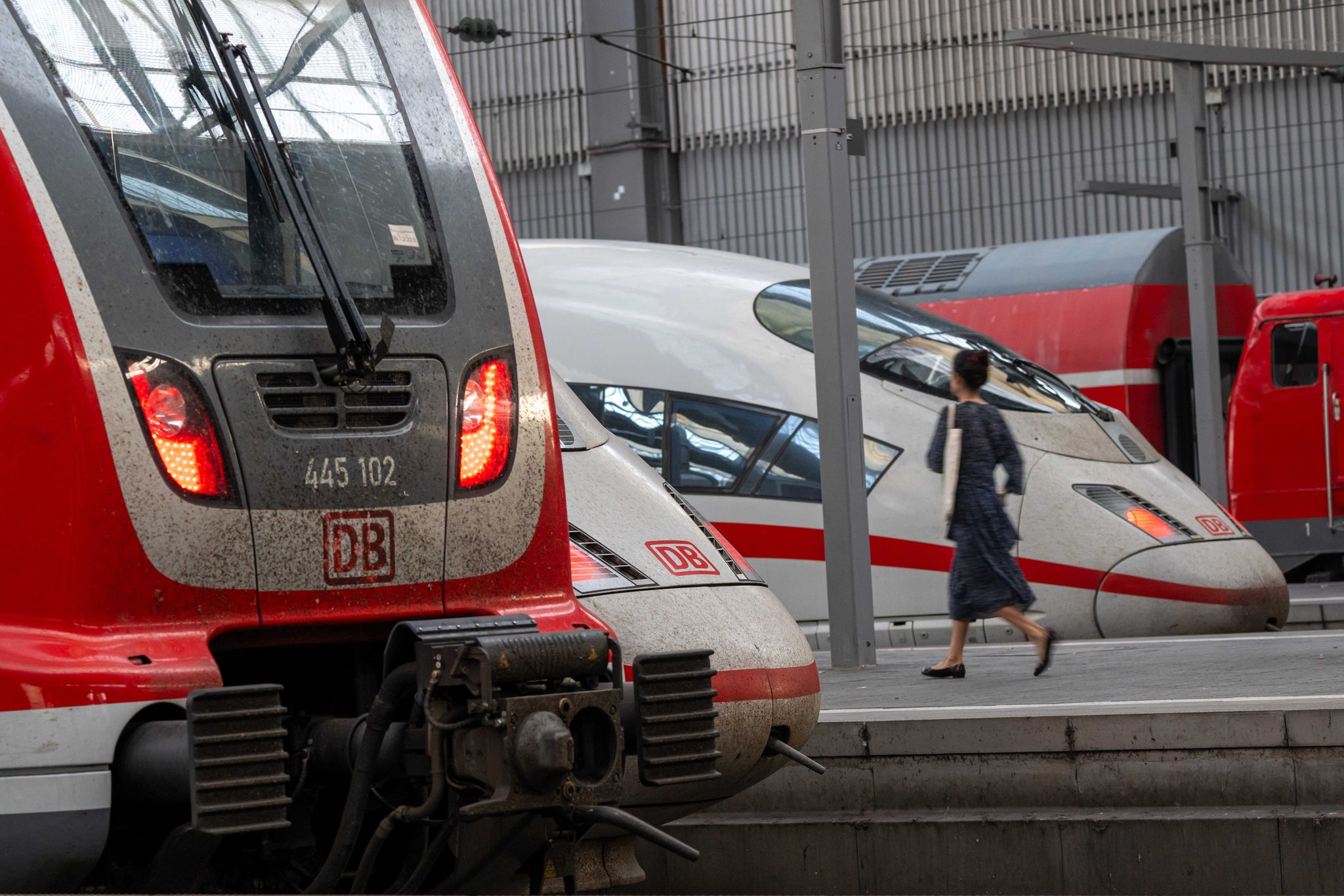 Die Deutsche Bahn und die Eisenbahn- und Verkehrsgewerkschaft EVG starten am Montag in ein Schlichtungsverfahren.